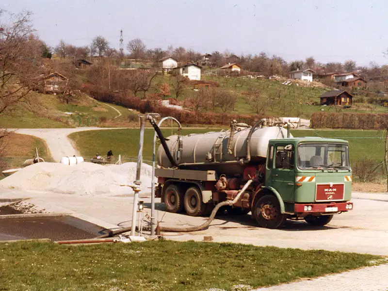 1981: Einsatz auf der Kläranlage mit dem MAN F8