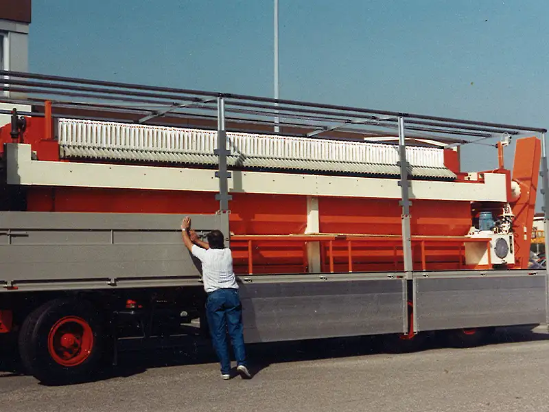 1988: Erste Kammerfilteranlage gekauft