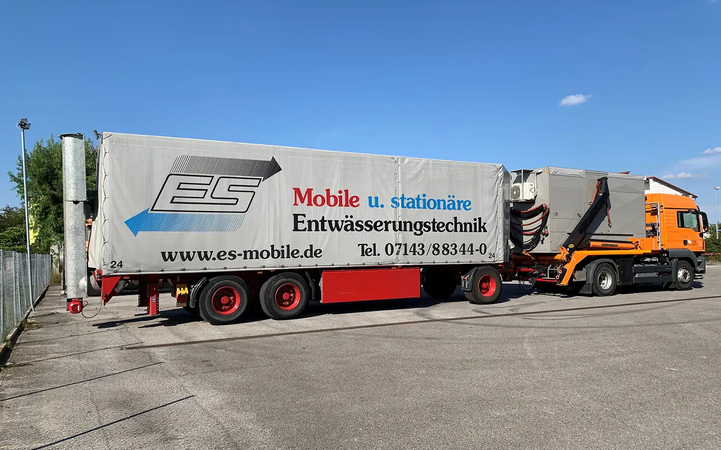Mobile Membranfilterpresse von ES Mobile auf einem Sattelauflieger