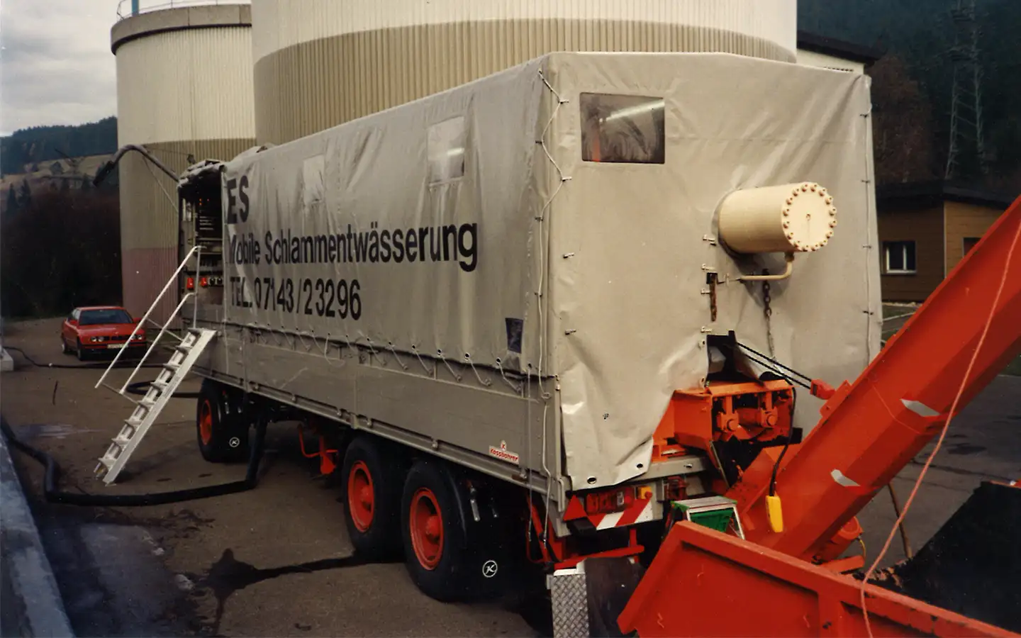 Mobile Schlammentwässerung mit über 100 Filterplatten