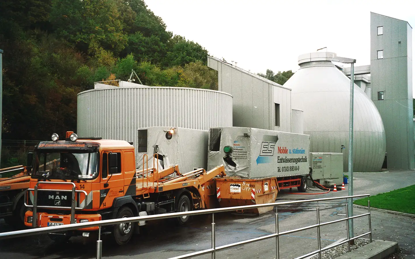 Mobile Zentrifuge zusammen mit Membranfilterpresse im Einsatz